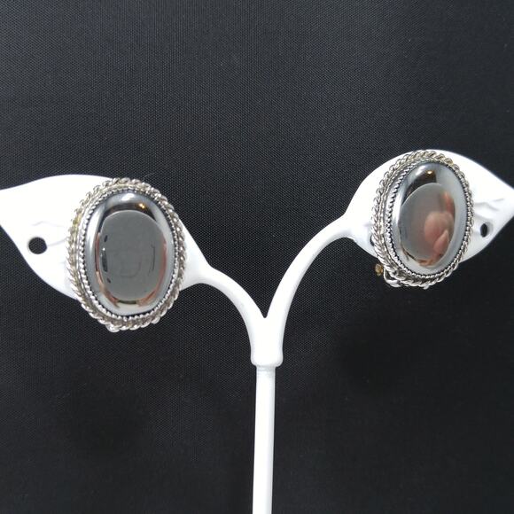 Vintage Whiting & Davis Hematite Earrings, Rhodium Plated - Picture 2 of 10
